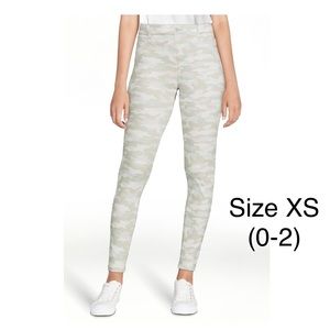 TT High Rise Stretch Fitted Gray Camo Jegging Size XS (0-2)